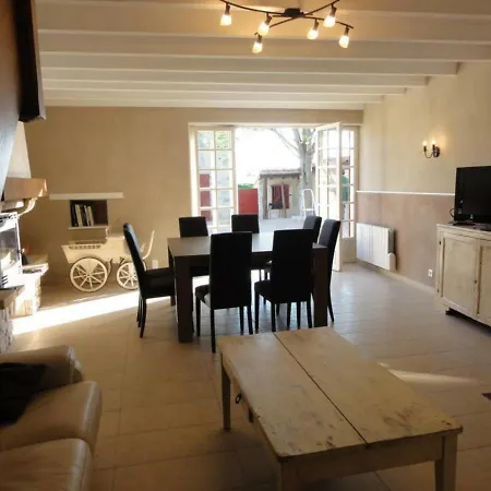 Maison En Pierres Renovee Avec Cour Close Et Terrasse Privee, Animaux Admis, Parking, Wi-fi - Fr-1-489-271 Nyaraló Charroux-dʼAllier