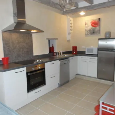 Maison En Pierres Renovee Avec Cour Close Et Terrasse Privee, Animaux Admis, Parking, Wi-fi - Fr-1-489-271 * Charroux-dʼAllier