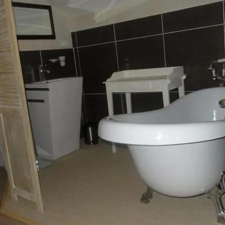 Maison En Pierres Renovee Avec Cour Close Et Terrasse Privee, Animaux Admis, Parking, Wi-fi - Fr-1-489-271 Nyaraló