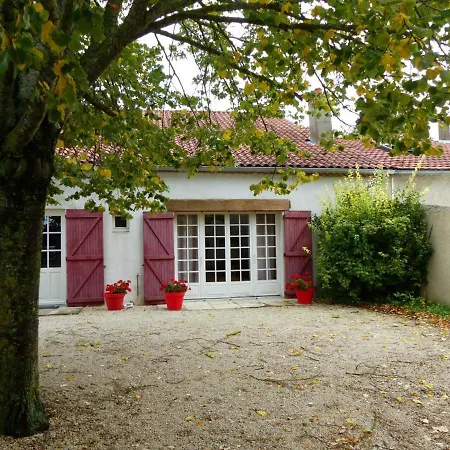 Nyaraló Maison En Pierres Renovee Avec Cour Close Et Terrasse Privee, Animaux Admis, Parking, Wi-fi - Fr-1-489-271