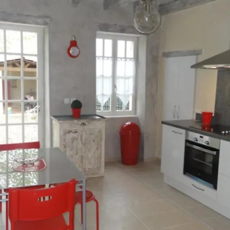 Nyaraló Maison En Pierres Renovee Avec Cour Close Et Terrasse Privee, Animaux Admis, Parking, Wi-fi - Fr-1-489-271 Charroux-dʼAllier