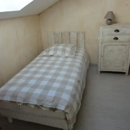 Maison En Pierres Renovee Avec Cour Close Et Terrasse Privee, Animaux Admis, Parking, Wi-fi - Fr-1-489-271 Charroux-d'Allier